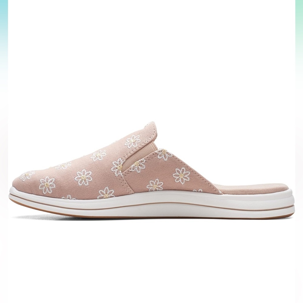 Price Drop! Womens Size 11. Clarks Taupe Floral Canvas Mules. Supports Arch